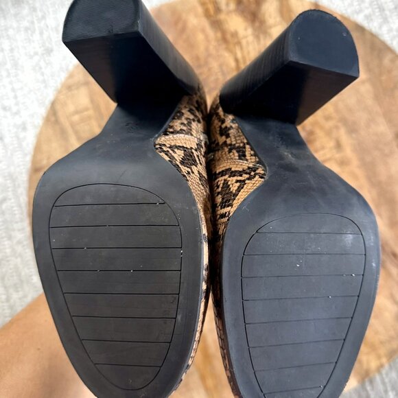 NWOT Kenneth Cole New York Justin Leather Bootie - Picture 6 of 6